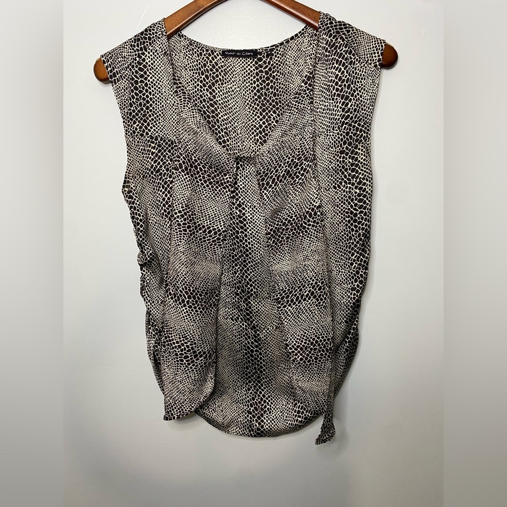 Violet & Claire animal print sleeveless tie neck blouse Size S Color brown/beige
